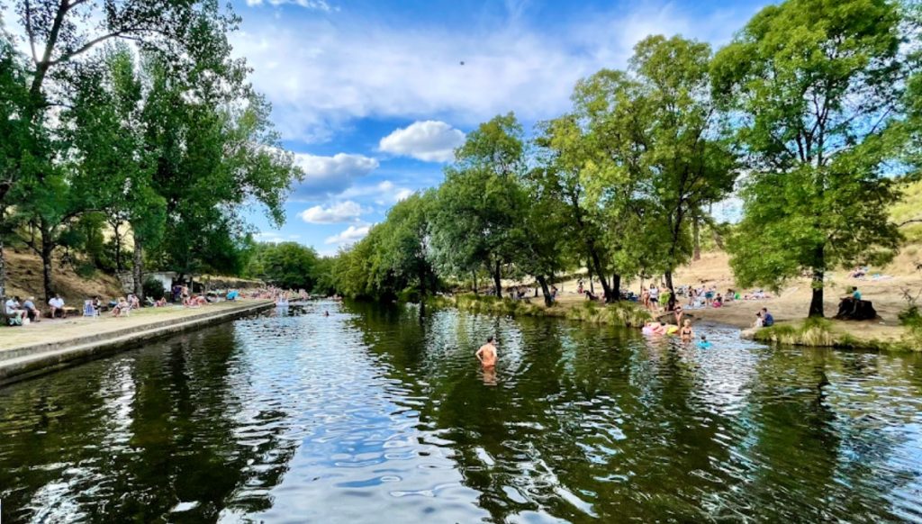 Piscina de Hoyos