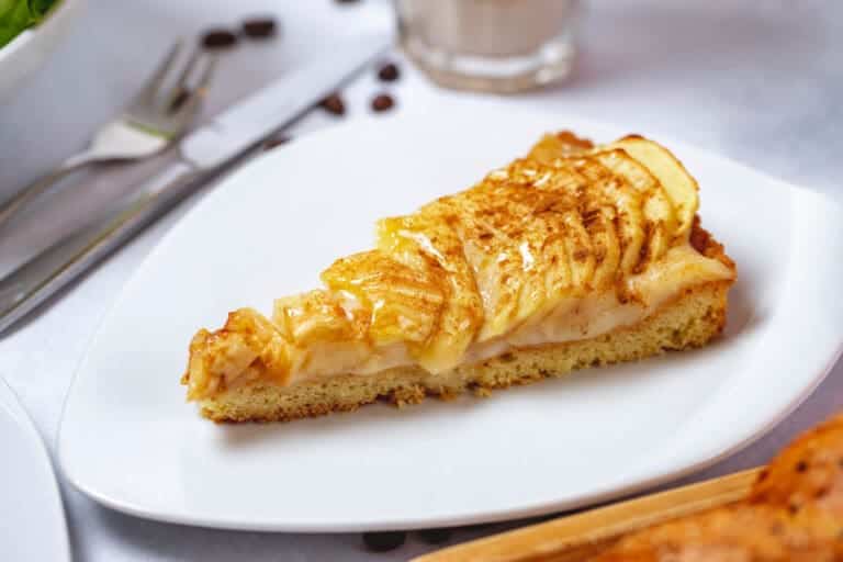 tarta de manzana en sarten