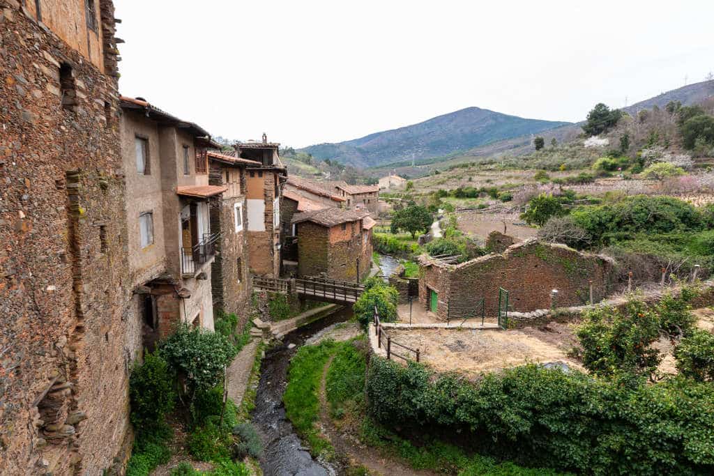 pueblo de robledillo de gata