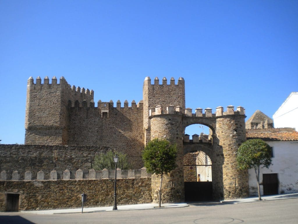 Entrada al Castillo de Monroy
