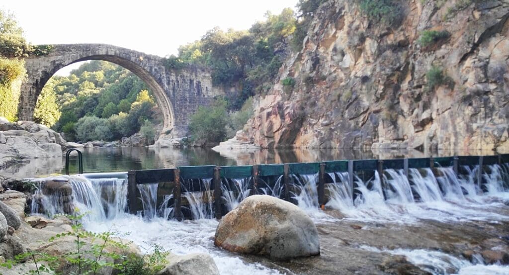 Garganta de Alardos en Madrigal de la Vera