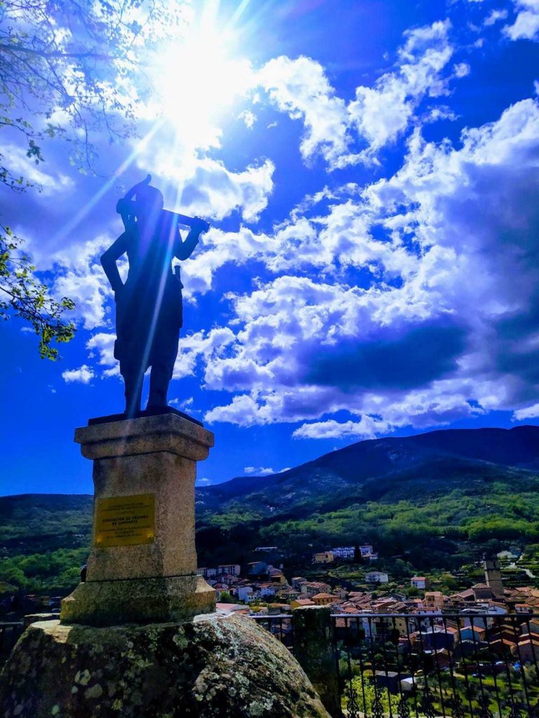 Estatua la Serrana de la Vera. Garganta la Olla