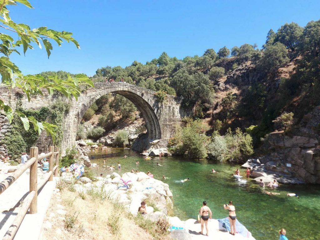 Garganta de Alardos en Madrigal de la vera